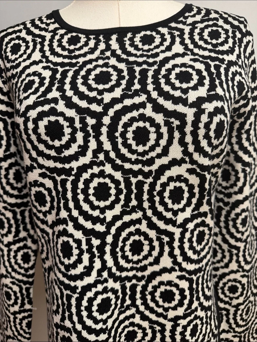Doncaster Black & White Geometric Circle Print Crewneck Sweater Size Medium